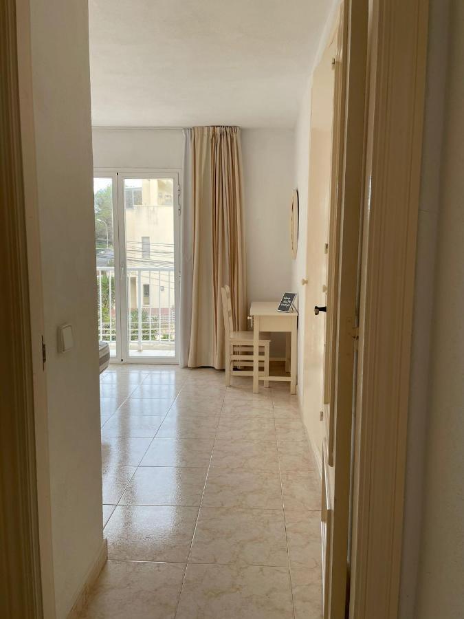 Apartamentos Torres Cardona Cala Llonga  Exteriér fotografie