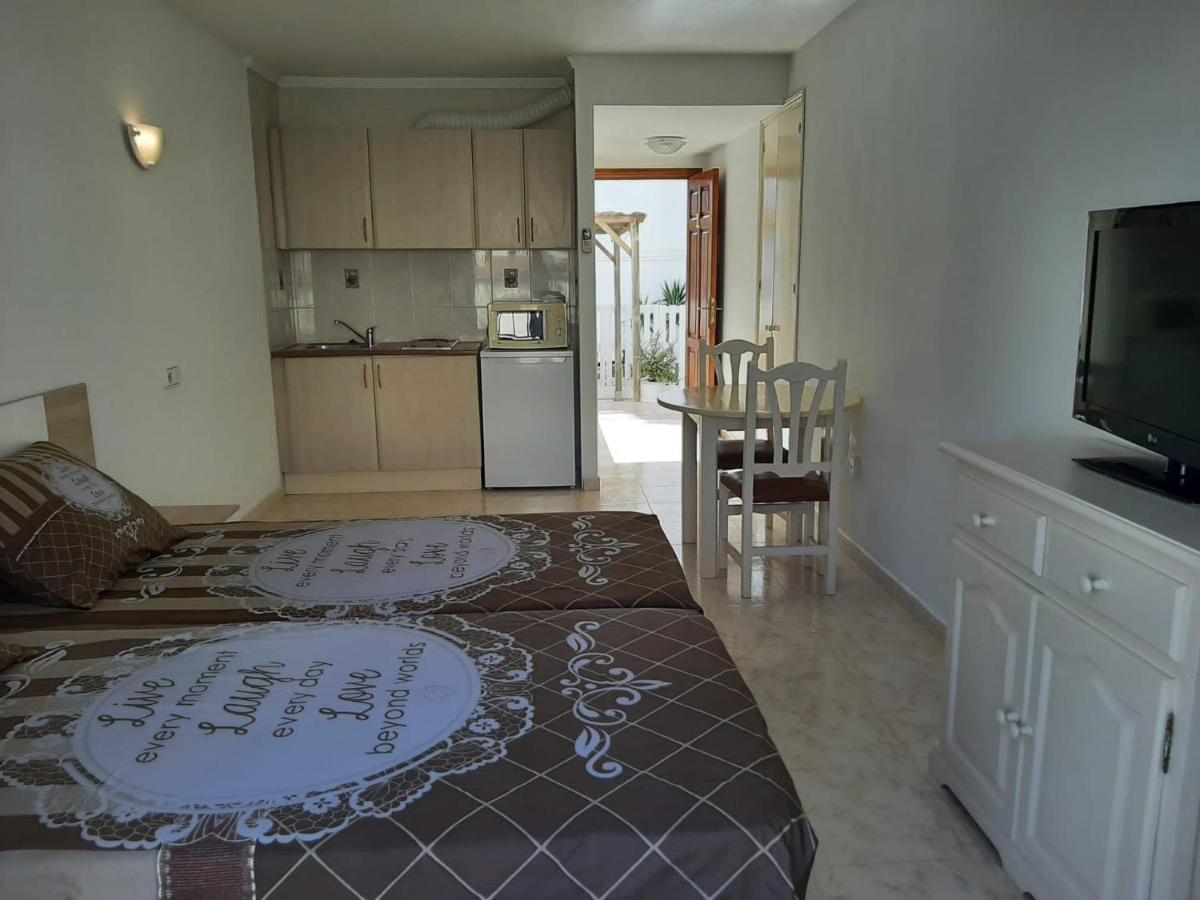 Apartamentos Torres Cardona Cala Llonga  Exteriér fotografie
