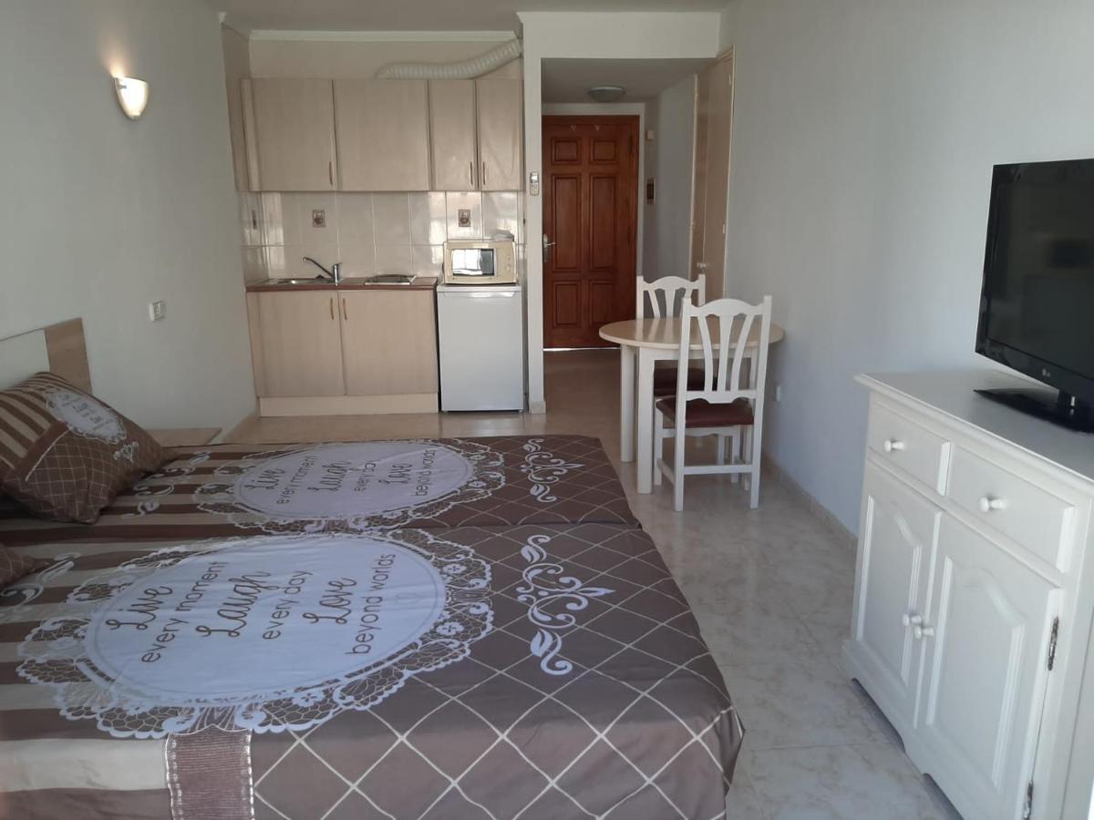 Apartamentos Torres Cardona Cala Llonga  Exteriér fotografie