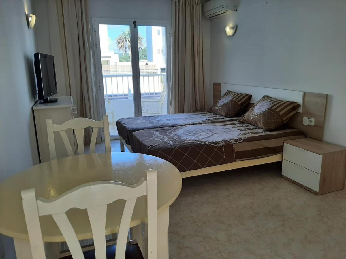 Apartamentos Torres Cardona Cala Llonga  Exteriér fotografie