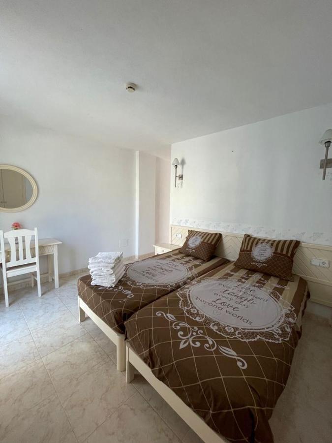 Apartamentos Torres Cardona Cala Llonga  Exteriér fotografie