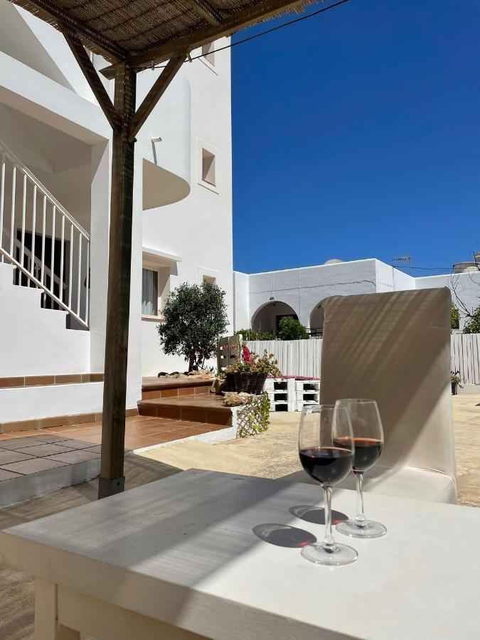 Apartamentos Torres Cardona Cala Llonga  Exteriér fotografie